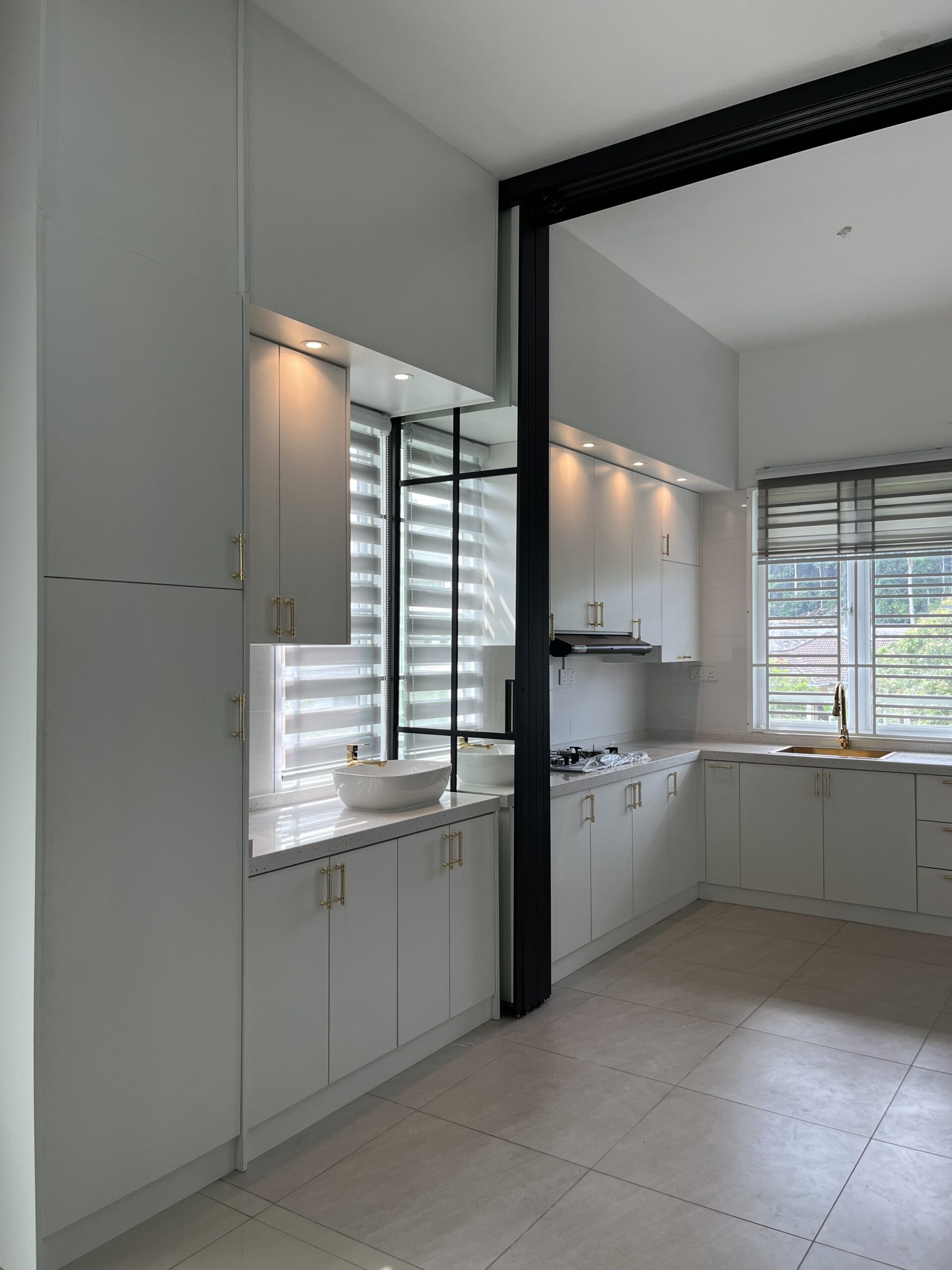 White kitchen cabinet by EUKA Living