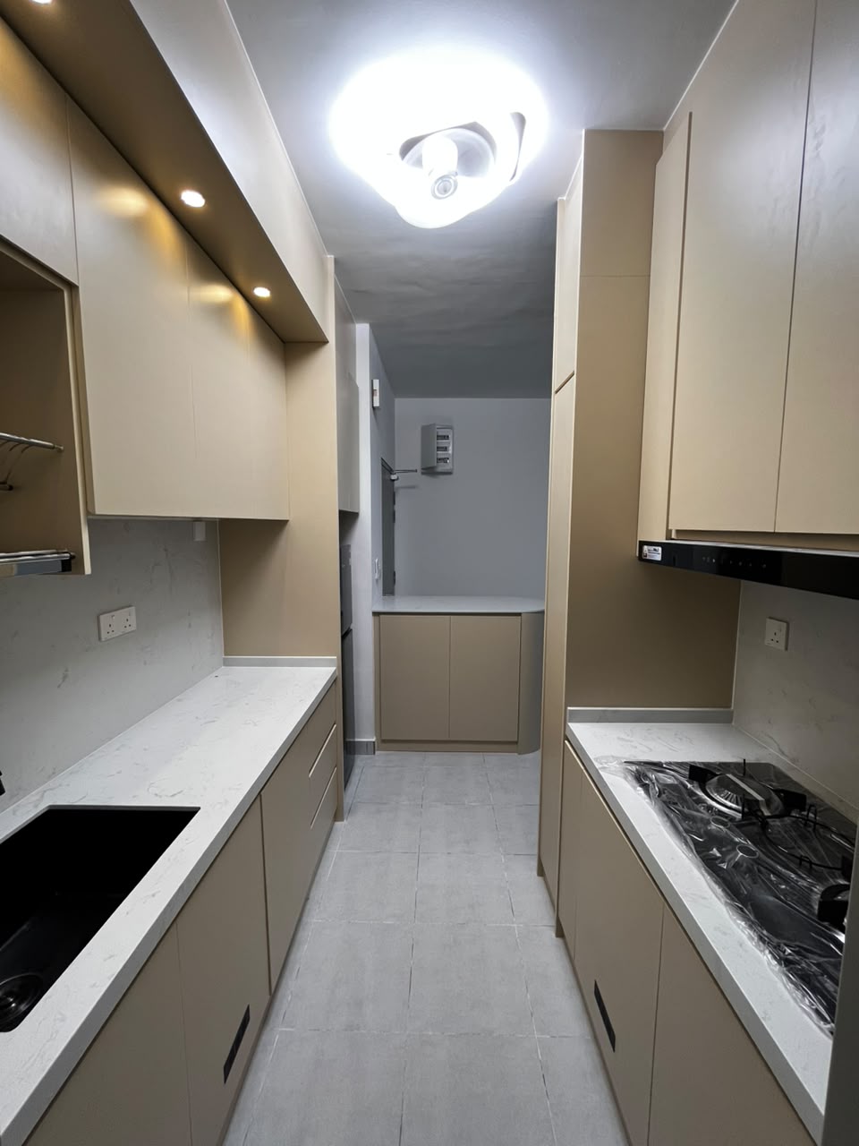 Compact kitchen cabinet by EUKA Living
