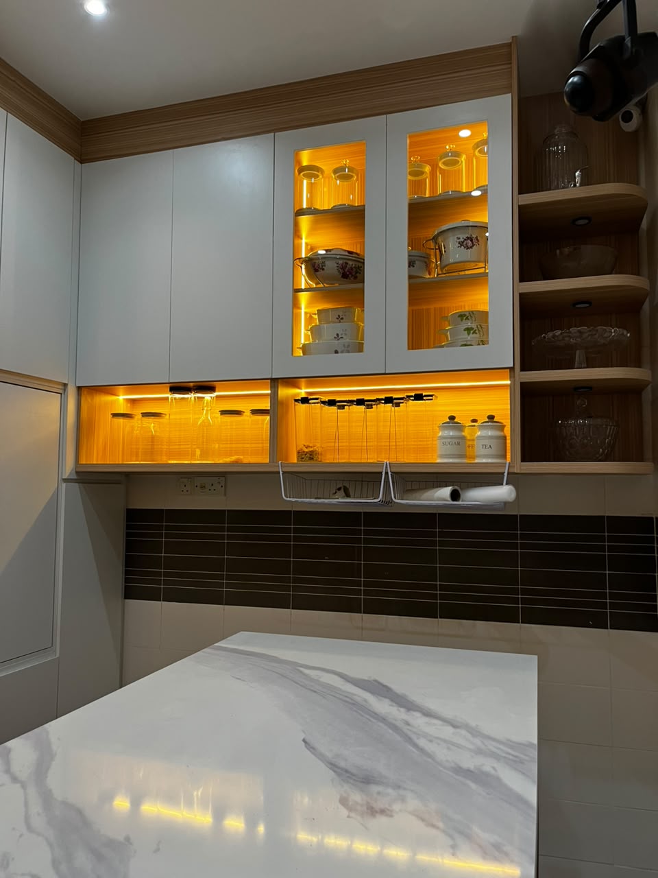 Display kitchen cabinet by EUKA Living