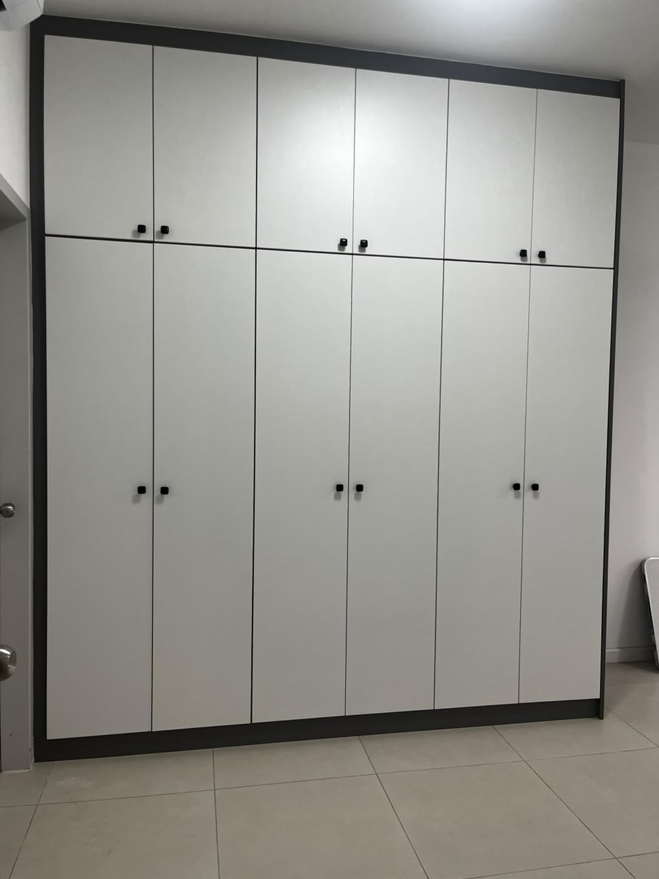Built-in wardrobe by EUKA Living